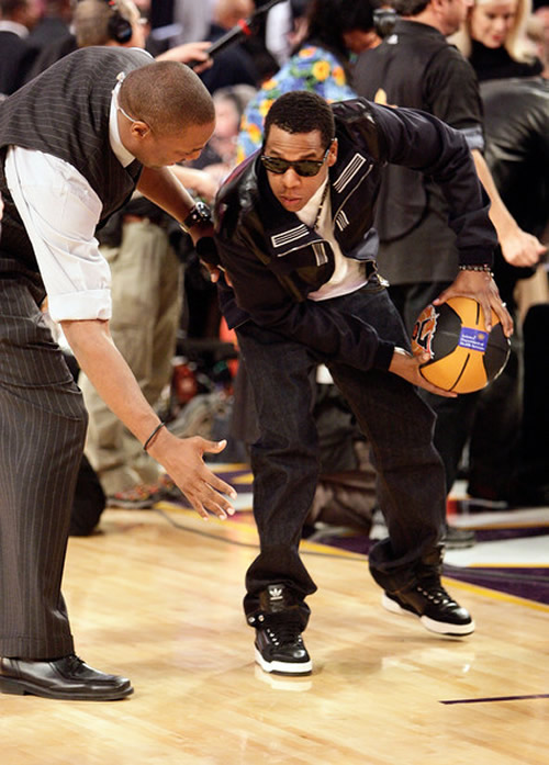 Ballin! 看完科比最后一场比赛后..Jay Z罕见耍起了篮球..可以成为科比的接班人 (照片) 