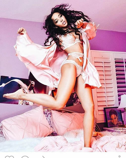 不错! R&B新星Tinashe玩粉色Sexy..男粉丝抗拒不了 (照片)