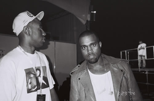 谁会赢? 嘻哈运动健将Kanye West & Tyler The Creator比赛跑..深夜赛 (短视频)