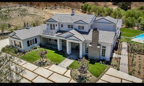人家才18岁! 卡戴珊妹妹Kylie Jenner花4000万购买这豪宅..用的是自己的钱不是父母的 (4张照片)  