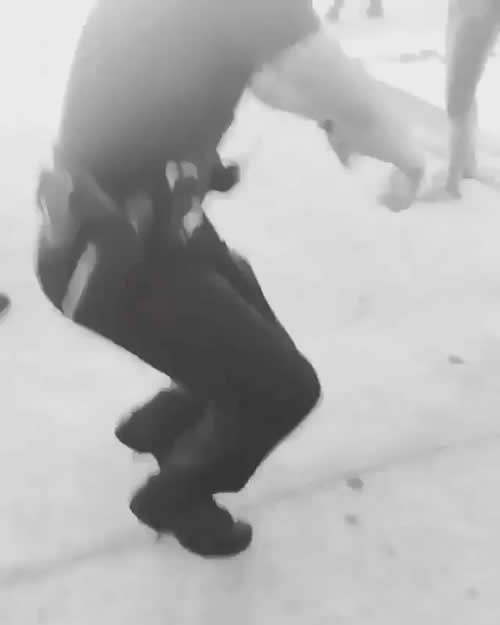 不得了! Chris Brown之后..警察也在这首牛X的说唱歌曲上跳街舞..跳得有点太帅 (短视频)