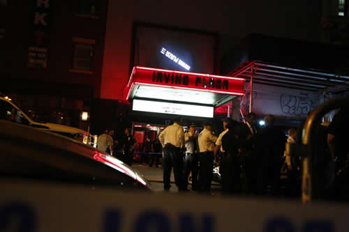 恐怖!! T.I.纽约演出现场发生枪击..1人死亡3人受伤..说唱歌手Troy Ave不小心打伤自己且被逮捕 (枪击视频+照片)