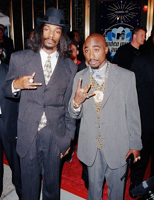 必须期待中! Snoop Dogg用如此“骚”的方式宣布好兄弟Tupac自传电影Coming Soon (短视频)