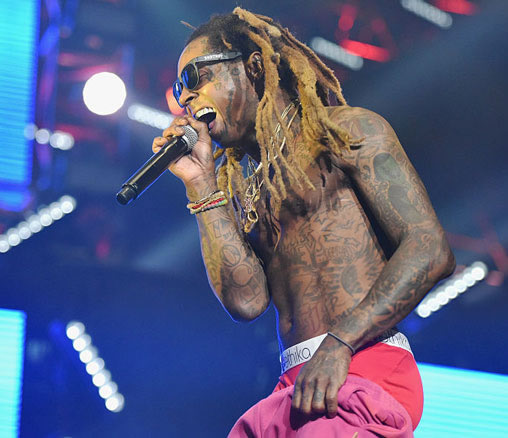 面对无数的批评指责, Lil Wayne这样回击..潇洒 (照片)