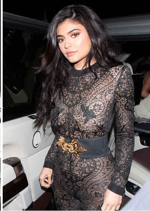 穿透视觉美..看Kylie Jenner驾驭最新的See Through服装..普通人是穿不出这样效果的 (照片)