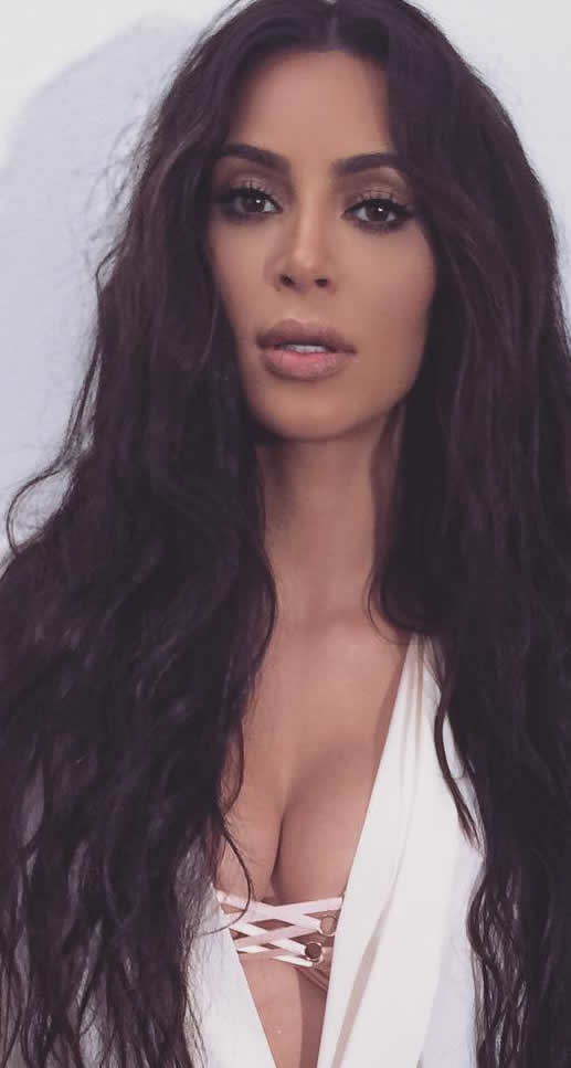 Kim Kardashian最新放出Sexy照片..别有风味 (照片)