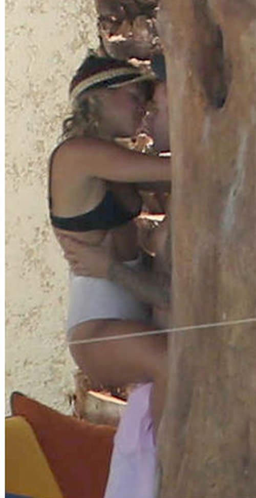 激情! 走光的Justin Bieber和女友Sofia Richie火热得不可开交..女粉丝福利 (4张照片)