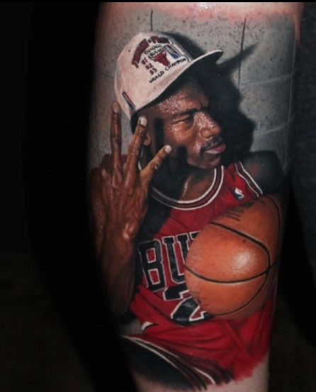 太绝了..这些乔丹科比彩色纹身非常疯狂..这位纹身艺术家是个超级天才 (8张照片)
