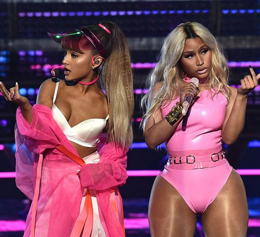 穿透式装的Nicki Minaj来到2016 MTV VMAs现场露一手..晒顶级身材晒男友 (单身汪勿入/7张照片)