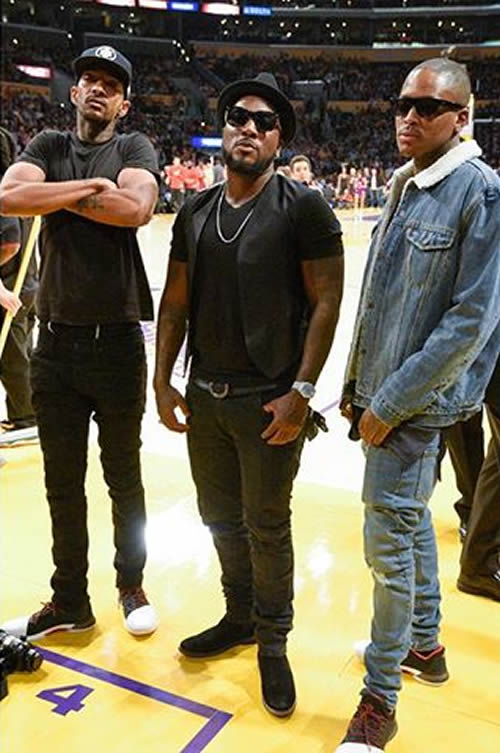 NBA一开战..这些嘻哈明星们又来到了球场 (照片)