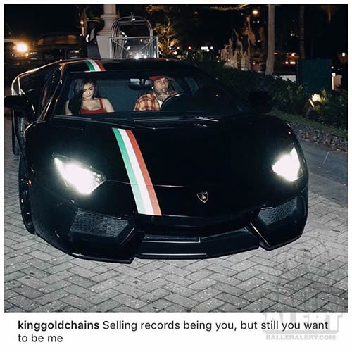 虽然遭遇财务危机但Tyga带女友Kylie Jenner兜风的座驾依旧奢侈 (照片)