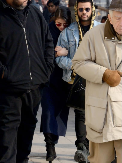 Selena Gomez和男友The Weeknd在意大利试图低调隐藏自己..那可不容易 (照片)