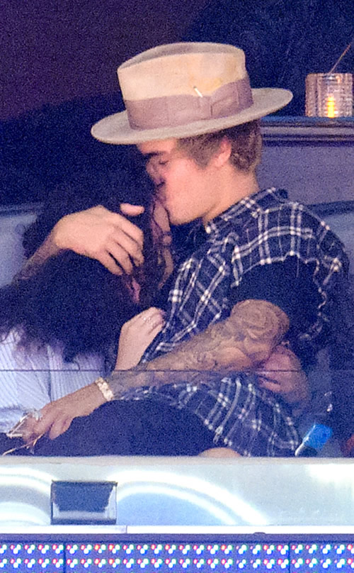 又有新欢了..Justin Bieber和这位模特朋友举止亲密 (照片)
