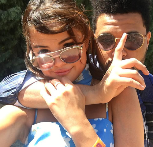 谁能想得到Selena Gomez和The Weeknd发展到如此恩爱地步? (照片)