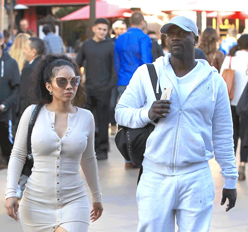 Akon拥有不错的女人生活..最新约会的这位女子其貌不扬身材却不错 (照片)