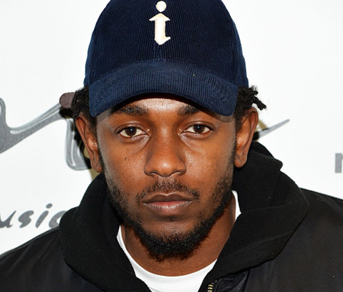 刚刚发行新专辑的Kendrick Lamar是最近最热的Rapper..这位粉丝花了不少钱弄了这个逼真的纹身 (对比原图)