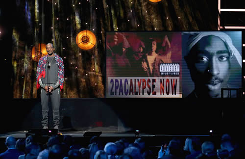 Tupac又为嘻哈作出巨大的贡献..这是历史性的一刻 (短视频)