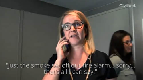 不是世界大麻日..Snoop Dogg的团队抽大麻就把酒店的防火警报弄响了 (照片)