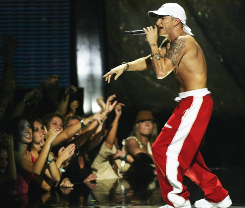 Rap God Eminem在好兄弟T.I.眼里是个什么水平的人?