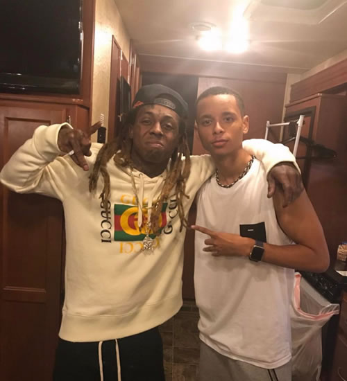 什么意思? 都说已经加入Roc Nation的Lil Wayne现在和Cash Money老板两个孩子合影 (照片)