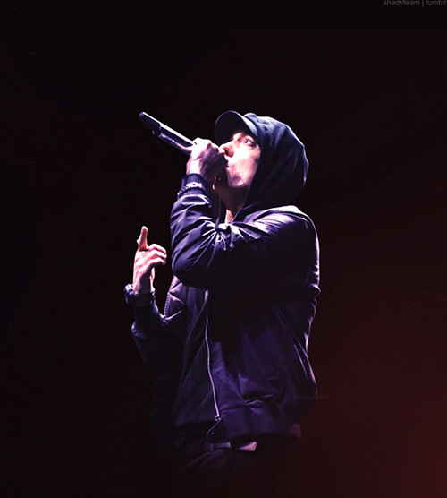 Eminem放出新的视频并写下金句良言 (视频)