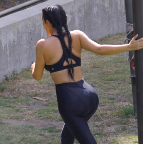 要想身材好怎能不学Kim Kardashian..新照片显示大臀不再夸张 (照片)