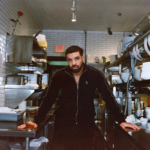Drake喝你们喜欢的饮料可以如此销魂..在厨房里面的Drizzy更帅 (照片)