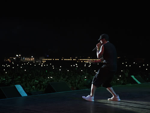 Eminem对Stan永远那么好..他在官网上又放出高清照片..