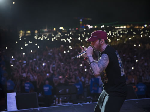 Eminem对Stan永远那么好..他在官网上又放出高清照片..