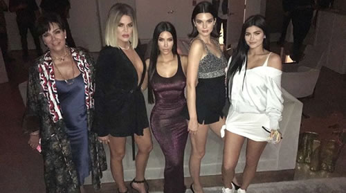 Kylie Jenner庆祝20周岁生日..放出顶级Sexy照片..看了心情大好