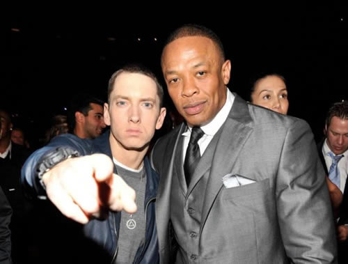 Eminem的新电影Bodied有更多的惊喜..Rap God联合师父Dr. Dre为电影制作原声带..这是必须的，一条龙服务