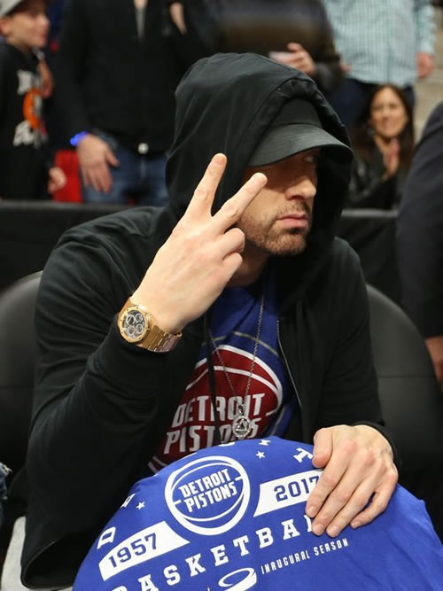 Shady‘s Back! Eminem把家乡底特律活塞队新赛季第一场比赛变成自己的show