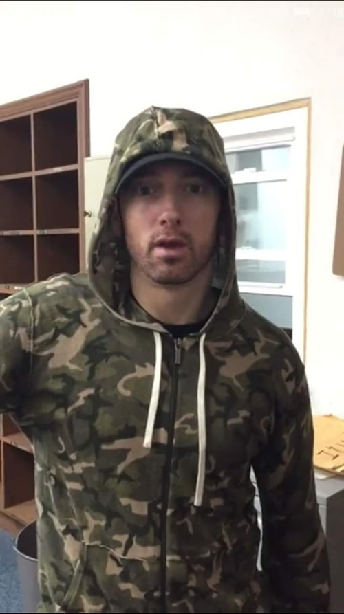 Eminem幽默为自己庆生..极少的2秒视频
