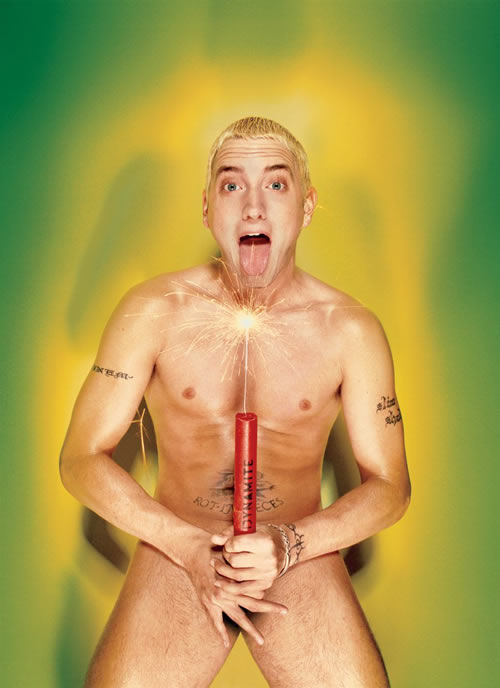 论裸露地位Eminem也有他的一席之地..Rolling Stone杂志把Slim Shady的这张经典照片放在他们的Greatest Rock & Roll Photography榜单的第三名...