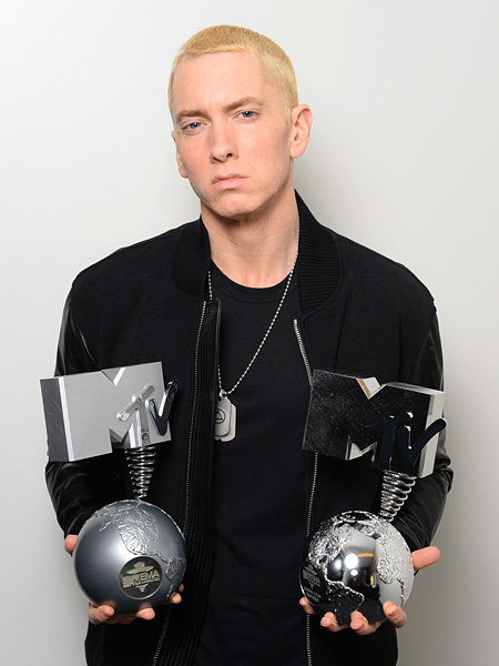 非常少见..Eminem终于愿意坐到颁奖典礼现场..MTV EMAs座位曝光