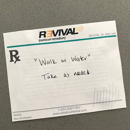 终于! Eminem隐晦地确认新专辑名称为REVIVAL..同时Walk On Water可能是新专辑的第一单曲