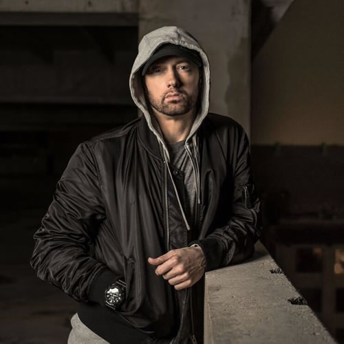有传闻说Eminem将在11月19日的AMAs演出...