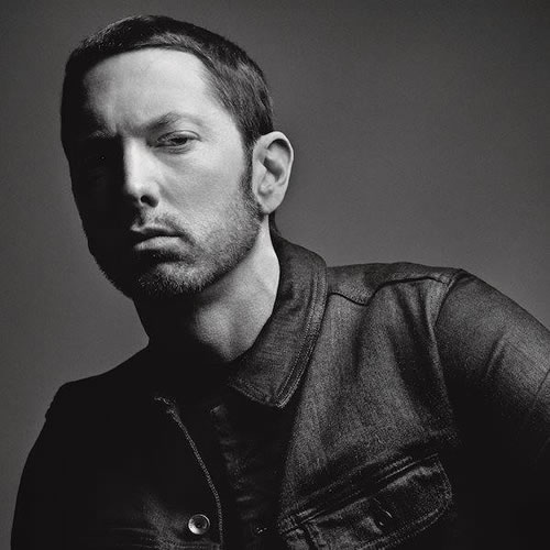 Eminem正式强势回归，Marshall Mathers的新时代开启..他把社交媒体的头像都换成了这张成熟男人的新照片
