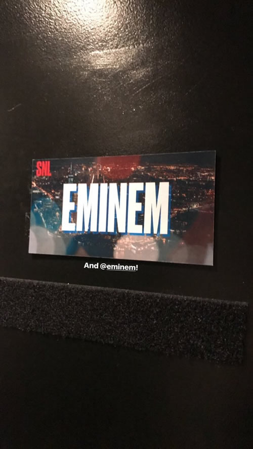 那就让暴风雨来得更猛些吧...Eminem的SNL宣传片已经在拍摄...别忘了美国时间11月18日即将演出