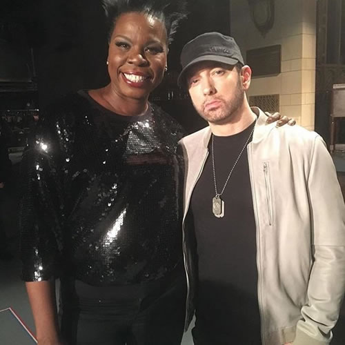 一切都准备好了，Eminem已经在纽约，马上来的SNL演出和新专辑REVIVAL的发行是重头戏