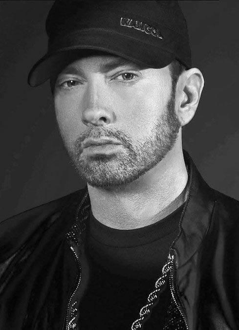 Rap God Eminem的新专辑REVIVAL廖无音讯.