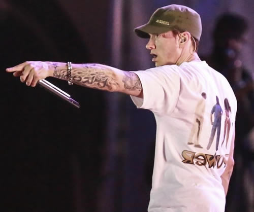 NME引用The Sun的报道说Eminem将在11月12日的MTV EMAs带来大规模的演出带来新专辑