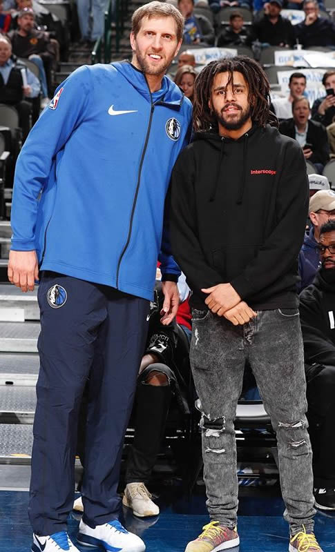 篮球高手J. Cole与诺维斯基..Cole真的很高...