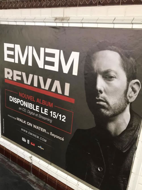 Rap God Eminem新专辑在全球各地的广告.. 就在星期五.. 