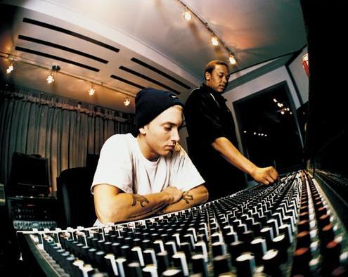 老司机Dr. Dre有多大的本事? 将来可能转型全职制作人的Eminem说他偷偷学师父Dre所有的操作技巧，但是..