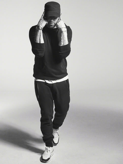 新专辑发行前的各种轰炸..Rap God Eminem登上Interview杂志封面 + 8张珍贵的内页照片