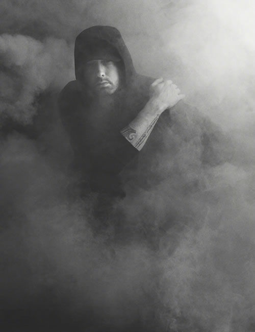 新专辑发行前的各种轰炸..Rap God Eminem登上Interview杂志封面 + 8张珍贵的内页照片
