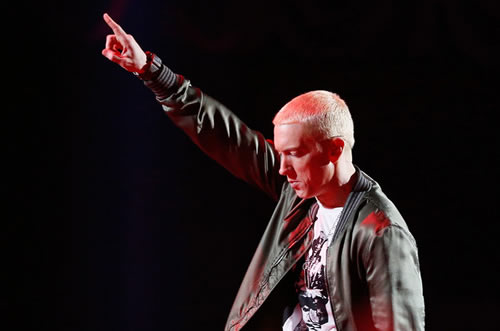 恭喜Eminem登顶Billboard Artist 100榜单，感谢他发行REVIVAL专辑
