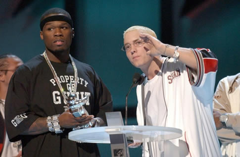 50 Cent说师父Eminem本来是计划发行专辑Relapse 2，但是被Stan的负面反馈扼杀了