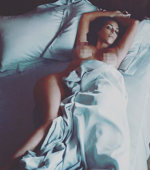 这是Kim Kardashian近日放出的超sexy照片..顶级